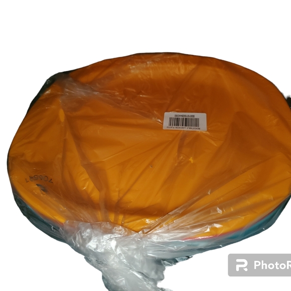 Tupperware Reheatable Luncheon Plates - Picture 2 of 3